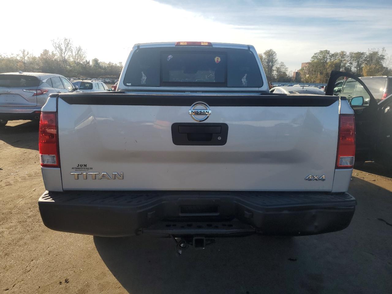 NISSAN TITAN S