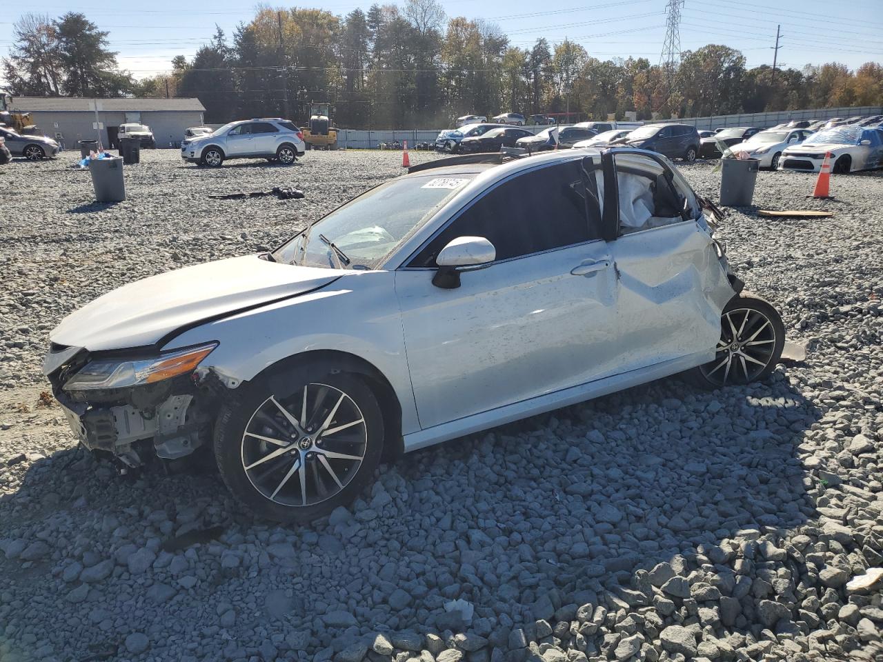 Lot #3284033811 2021 TOYOTA CAMRY XLE