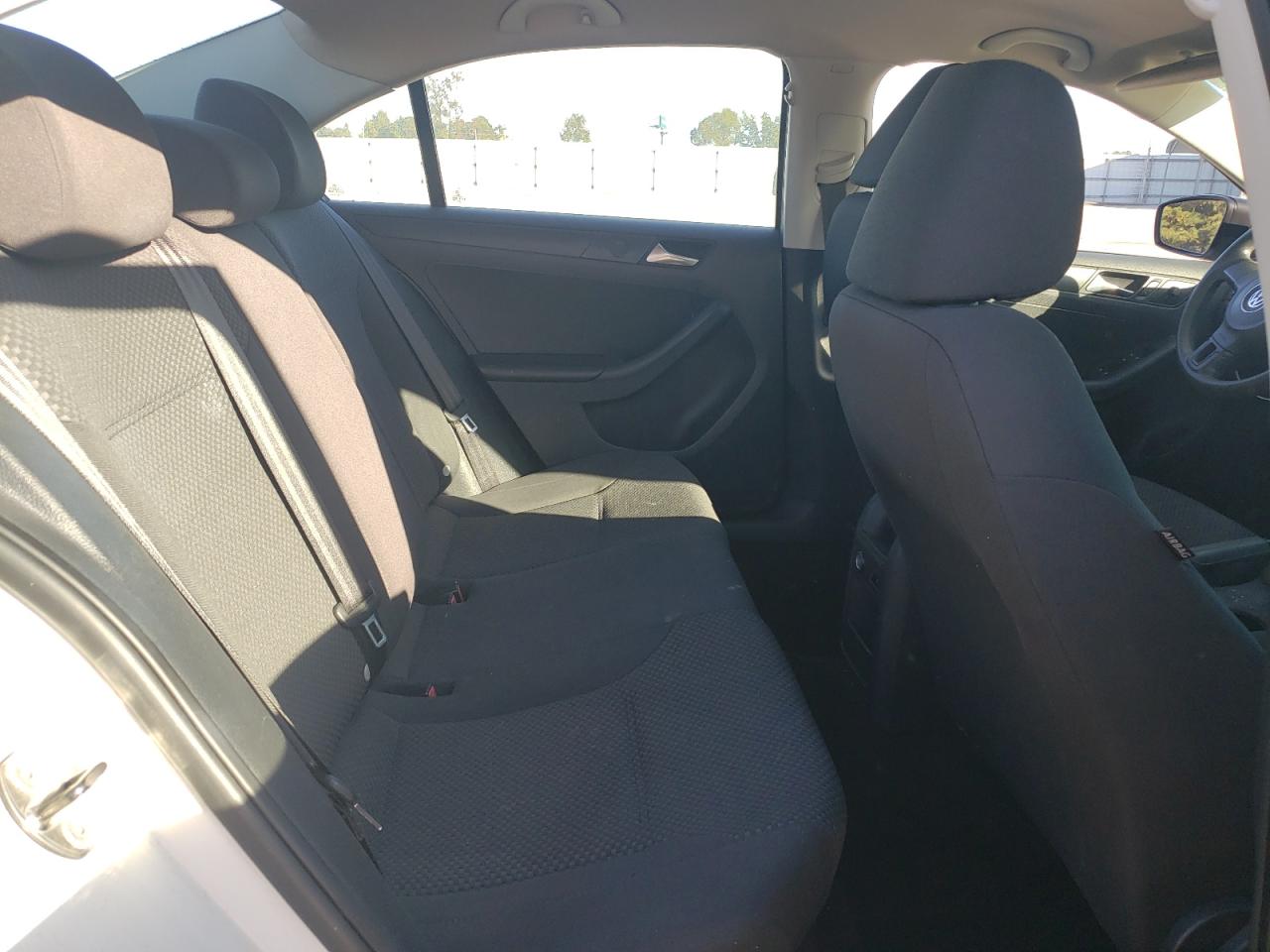 VOLKSWAGEN JETTA BASE