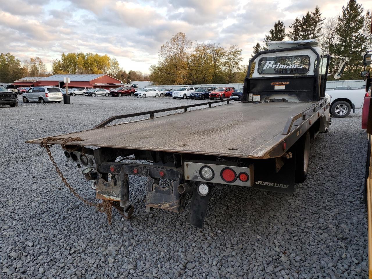 Lot #3315781386 2019 PETERBILT 337