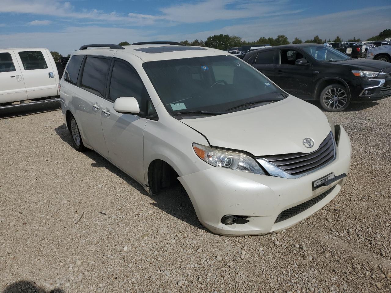 TOYOTA SIENNA XLE