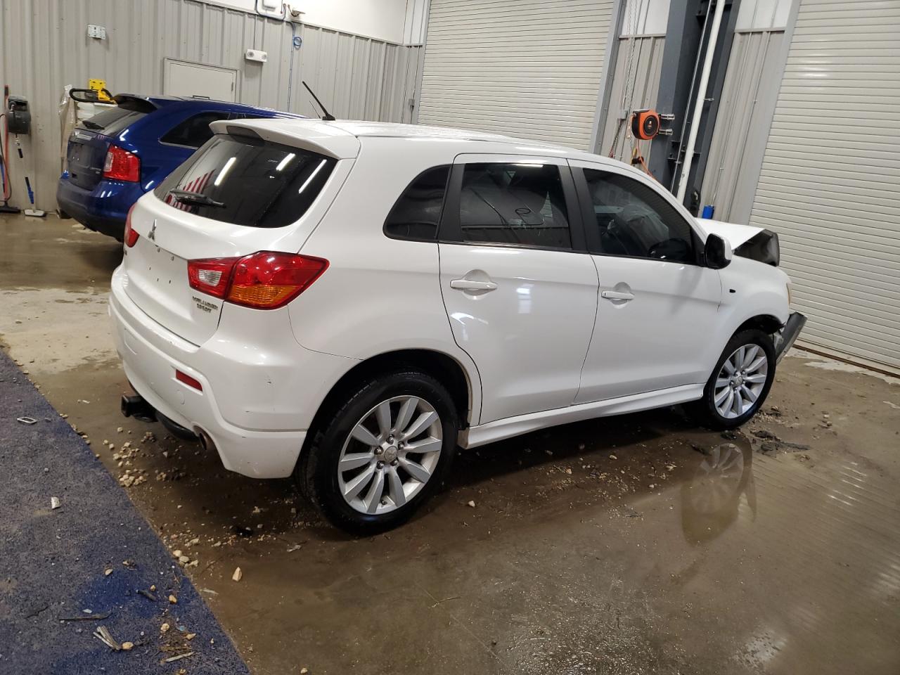 MITSUBISHI OUTLANDER SE