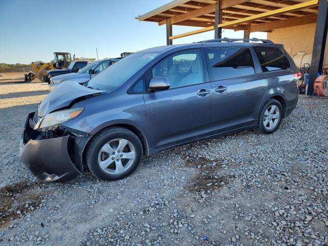 TOYOTA SIENNA LE
