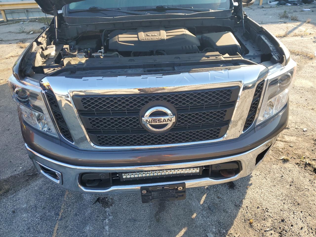 NISSAN TITAN SV