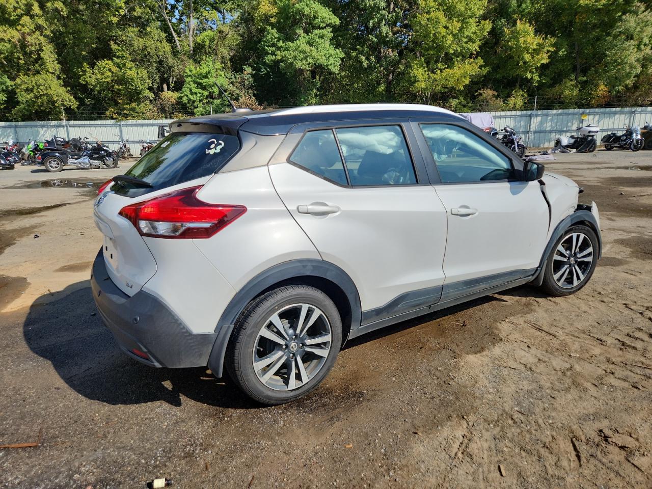 NISSAN KICKS SV