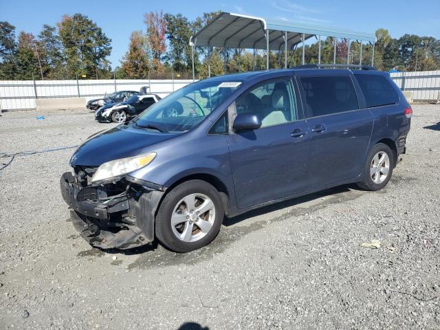 TOYOTA SIENNA LE