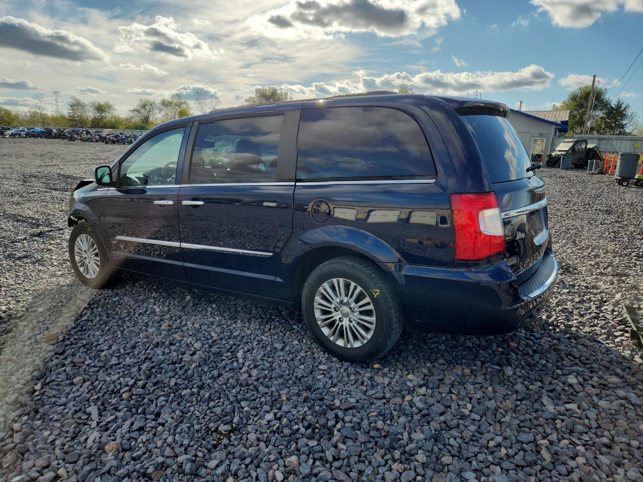 CHRYSLER TOWN & COUNTRY TOURING L