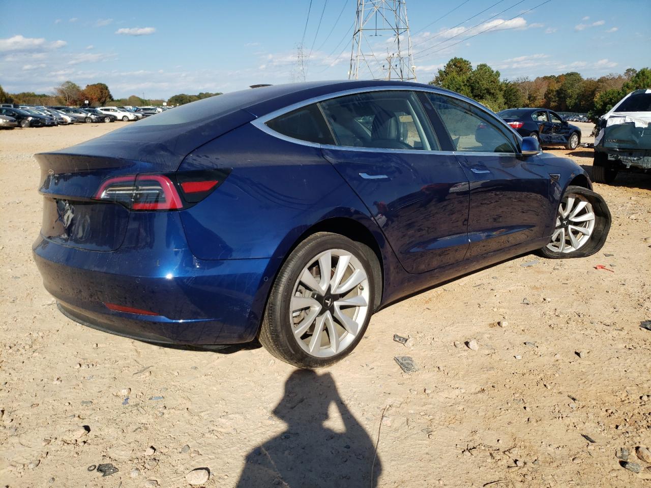 TESLA MODEL 3