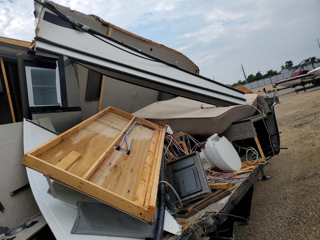 Lot #3304646943 2022 REFL TRAVELTRAI