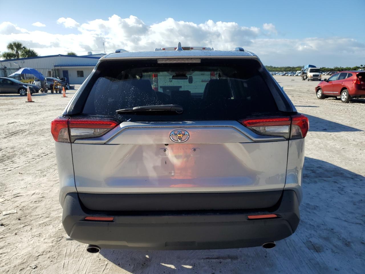 TOYOTA RAV4 XLE PREMIUM