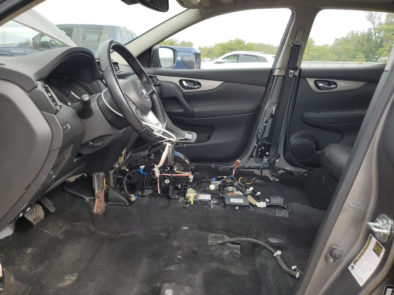 NISSAN ROGUE SPORT S