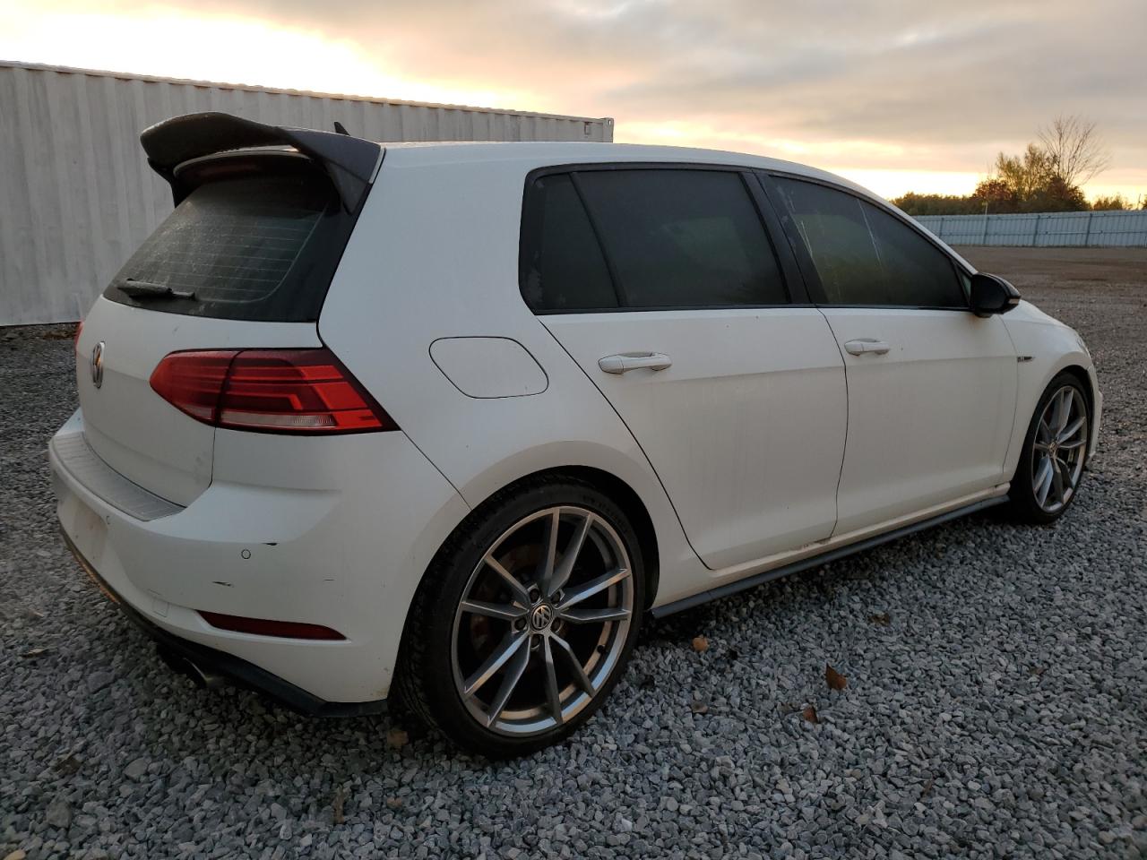 VOLKSWAGEN GOLF R