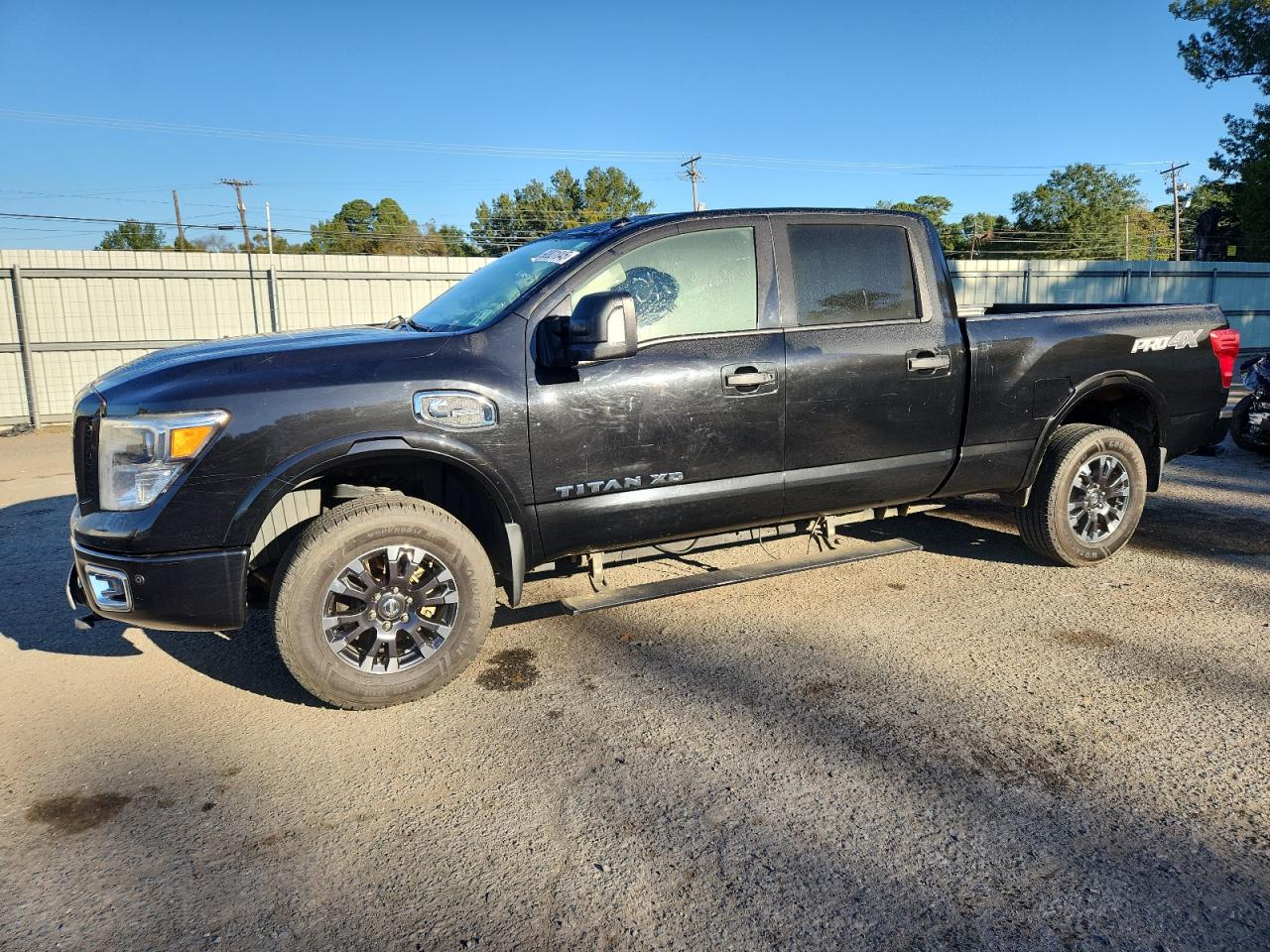 NISSAN TITAN SL