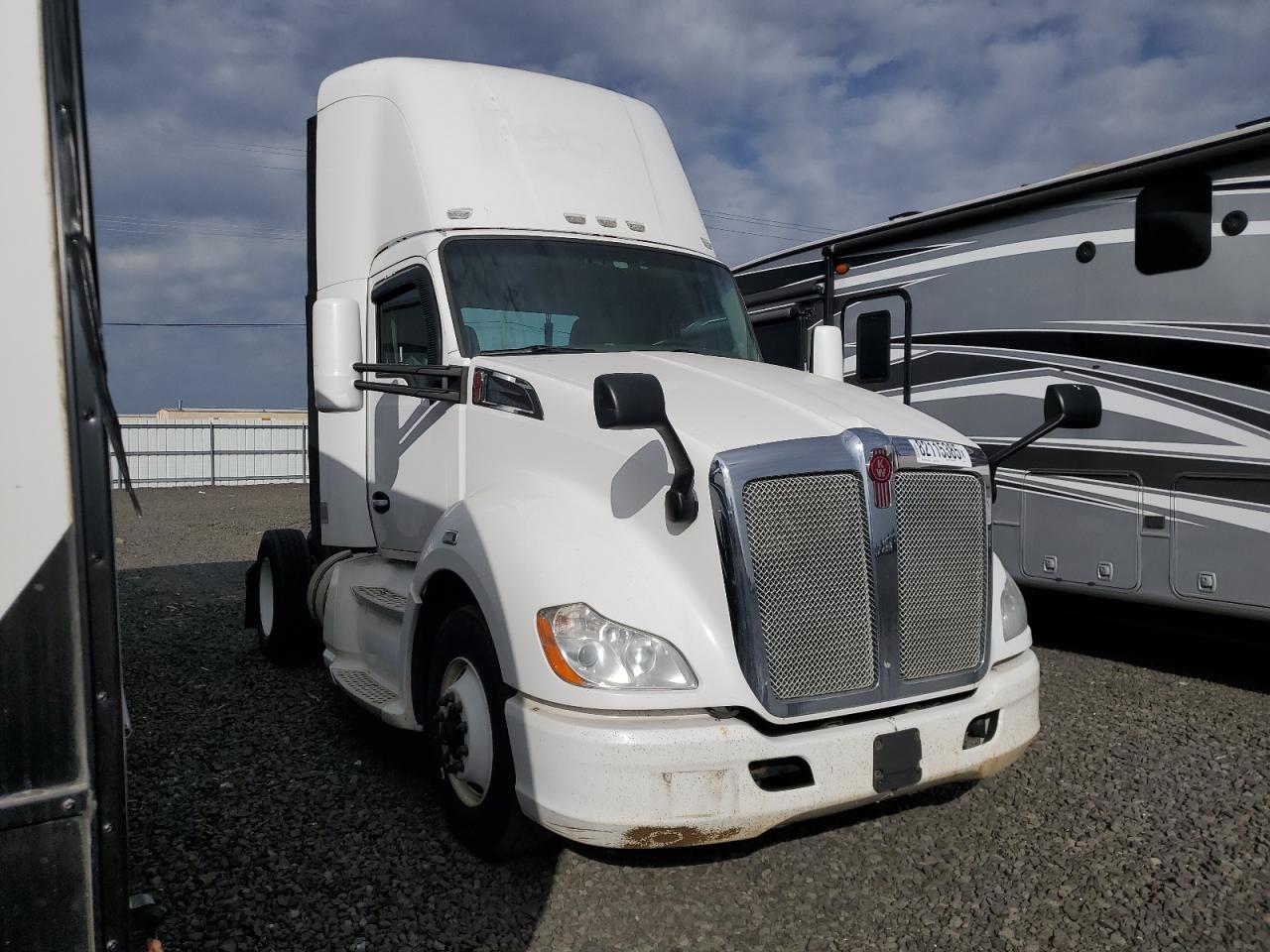 Lot #3283851432 2015 KENWORTH T680
