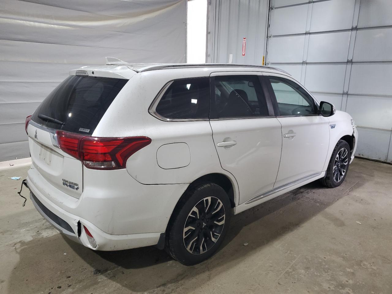 MITSUBISHI OUTLANDER SE