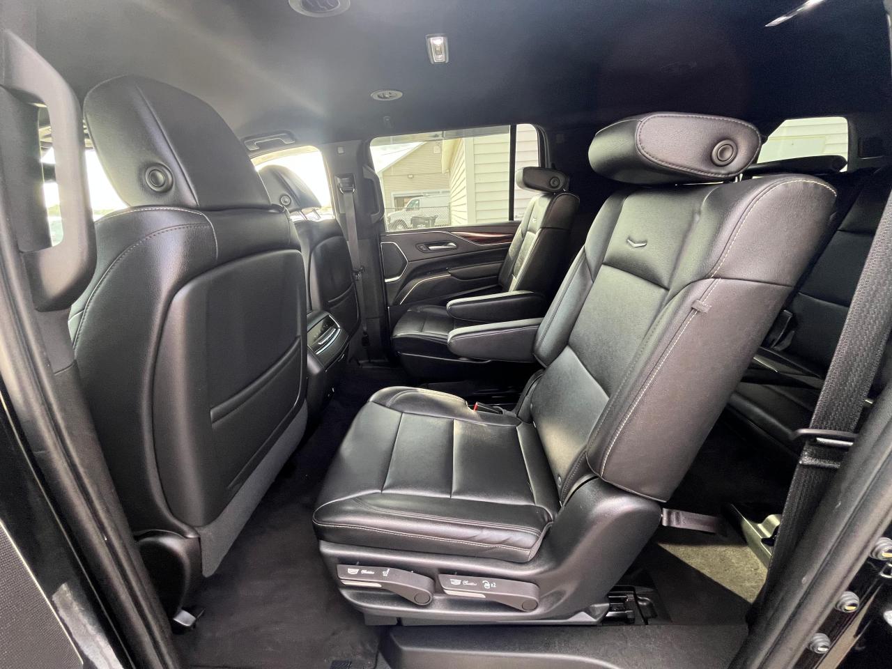 CADILLAC ESCALADE ESV LUXURY