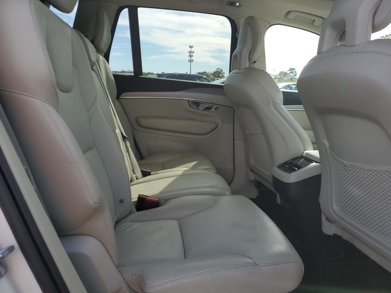 VOLVO XC90 T5 MOMENTUM