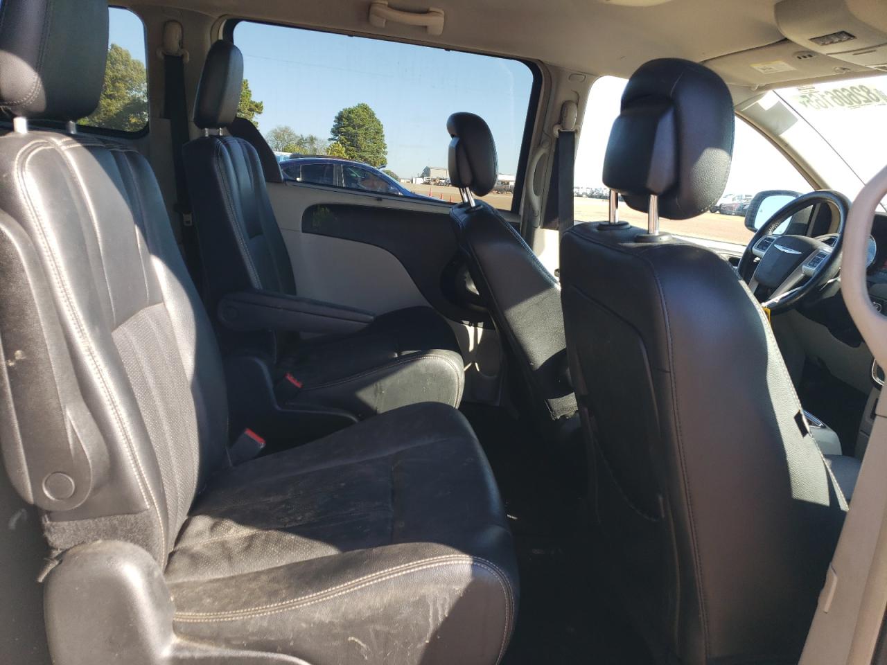 CHRYSLER TOWN & COUNTRY TOURING L