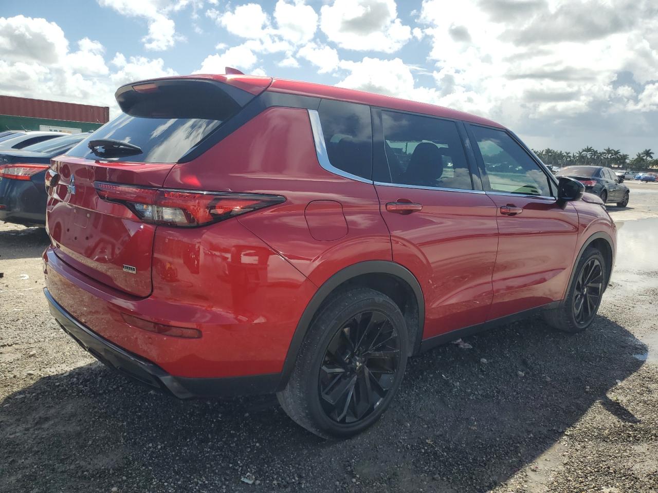 MITSUBISHI OUTLANDER SE