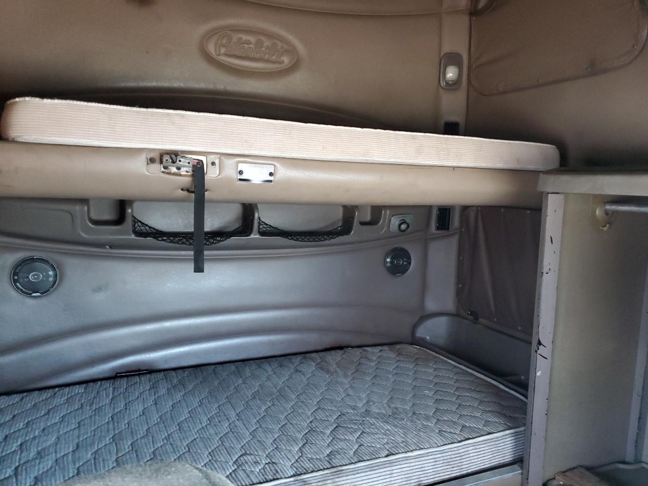 Lot #3261975469 2004 PETERBILT 387