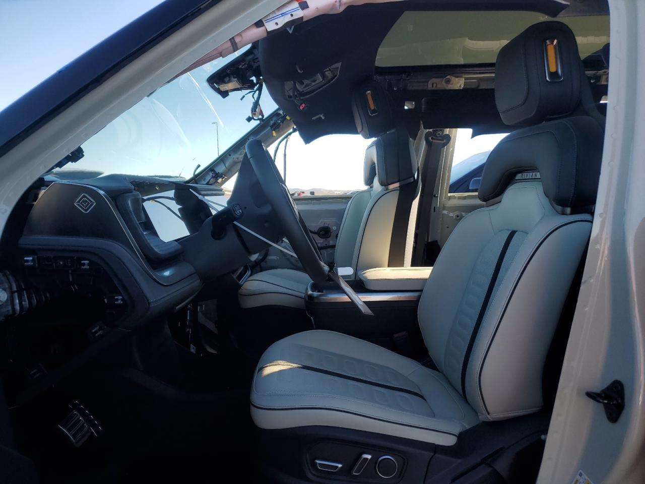 RIVIAN R1S ADVENTURE