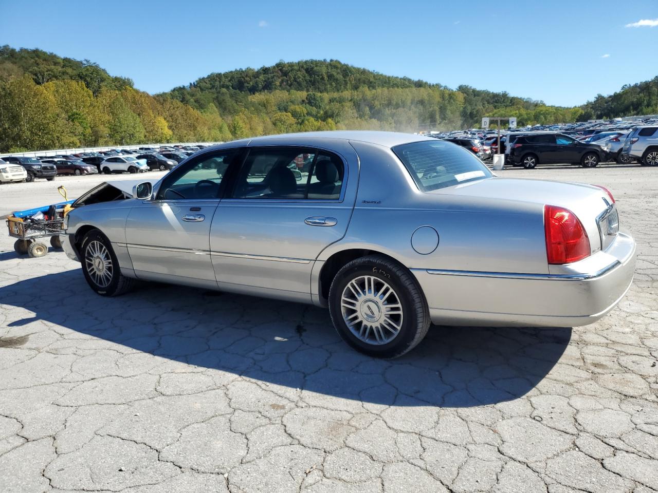 LINCOLN TOWN CAR SIGNATURE LONG WHEELBASE