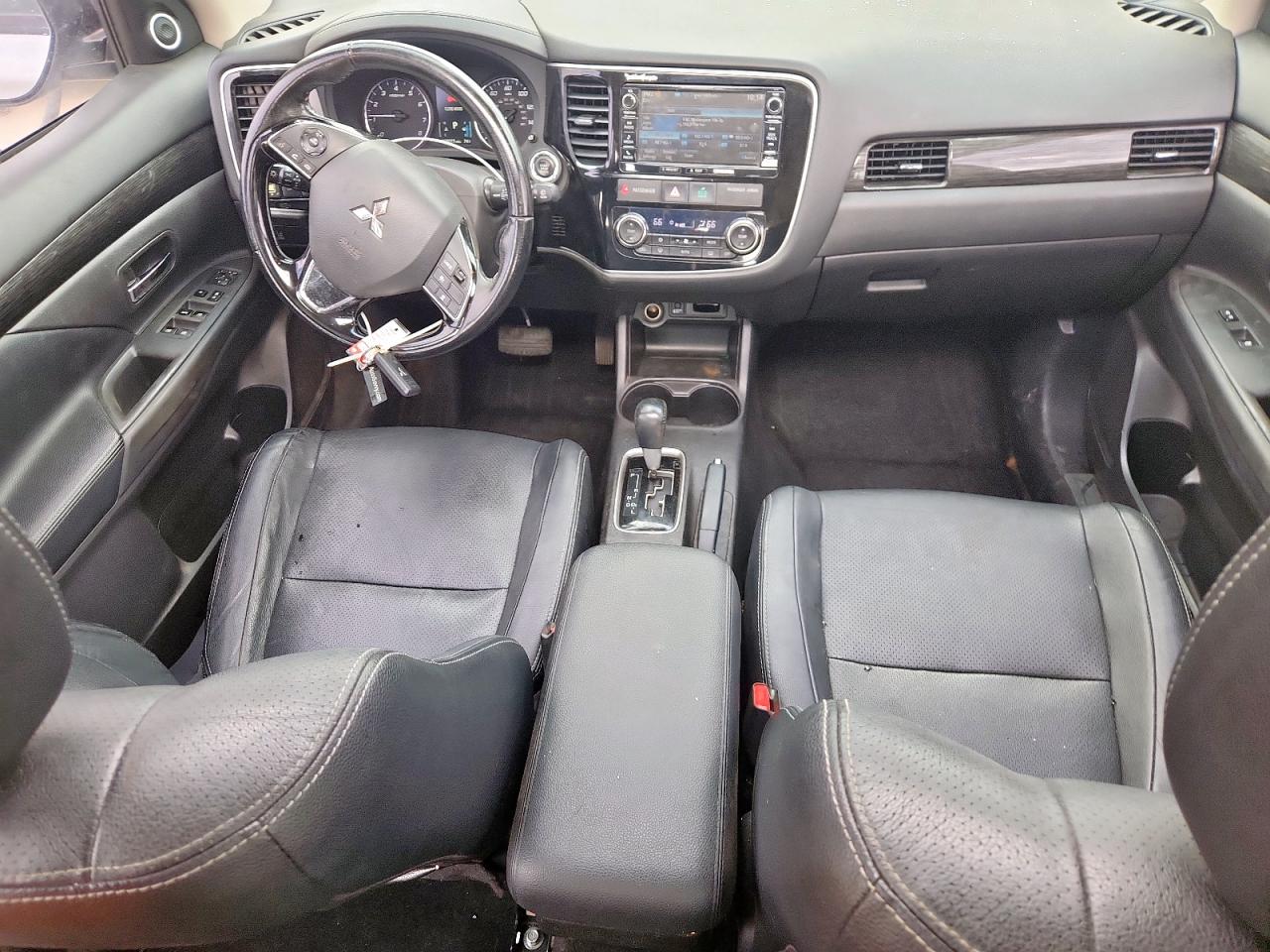 MITSUBISHI OUTLANDER SE