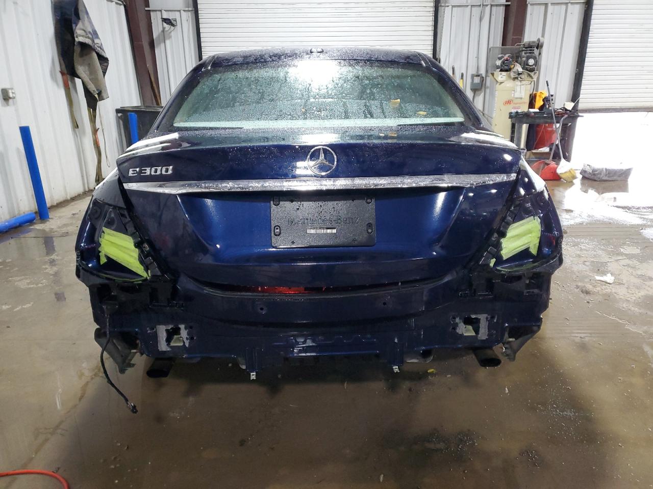 MERCEDES-BENZ E-CLASS 300