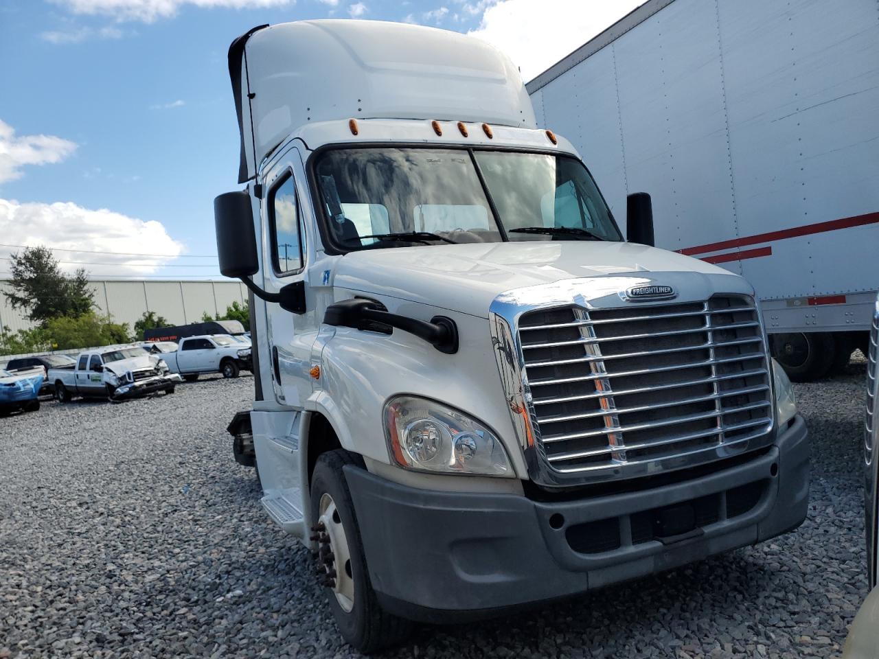 Lot #3266777413 2017 FREIGHTLINER CASCADIA 1