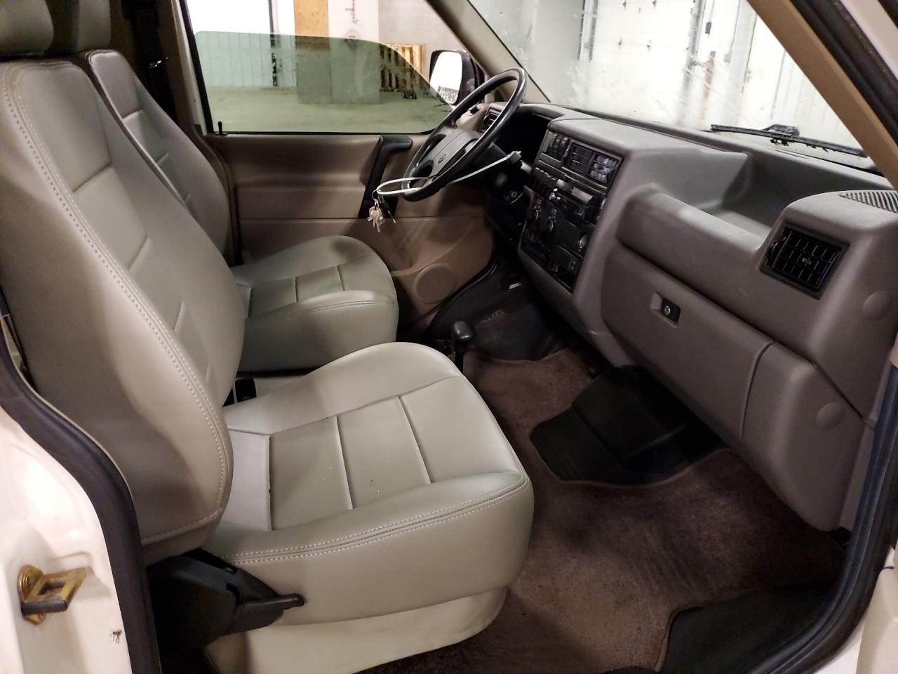 Lot #3282517893 1996 WINNEBAGO RIALTA