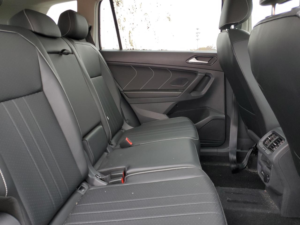 VOLKSWAGEN TIGUAN SE