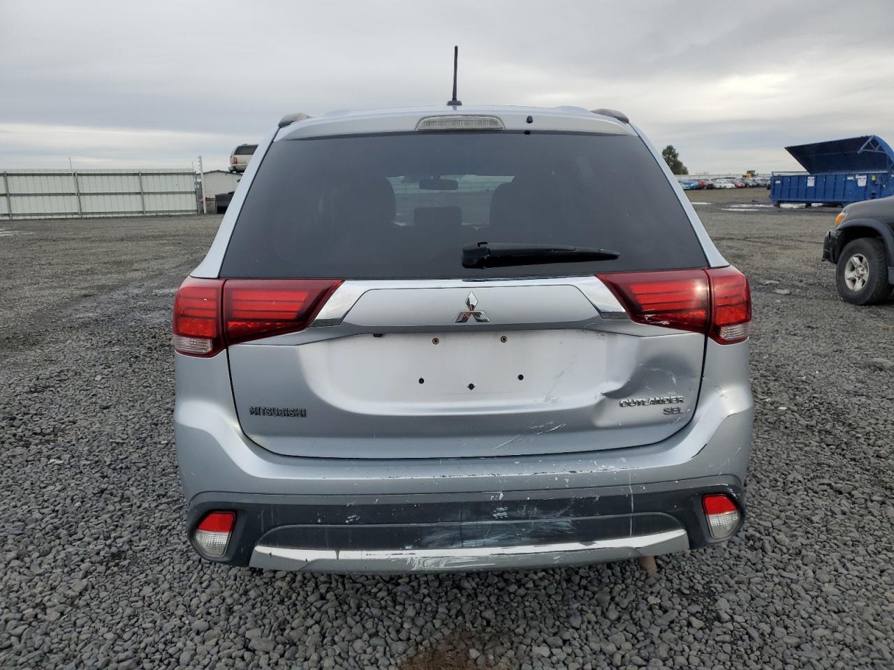 MITSUBISHI OUTLANDER SE