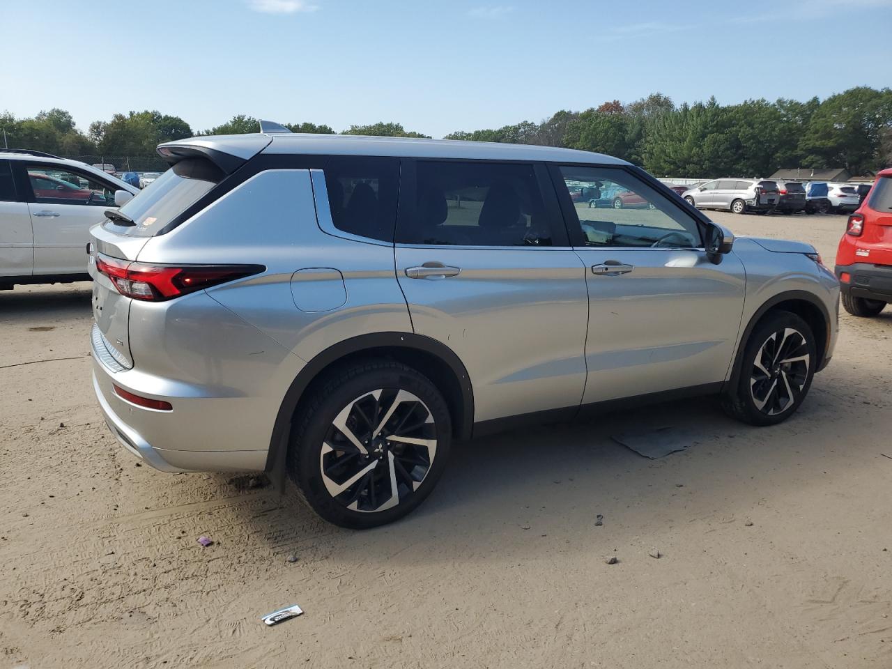 MITSUBISHI OUTLANDER SE