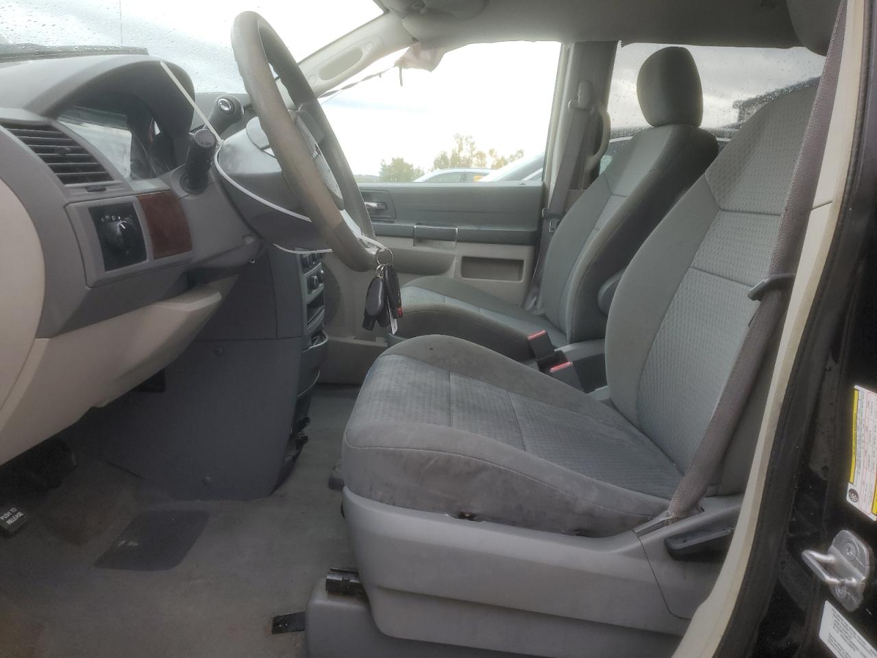 CHRYSLER TOWN & COUNTRY LX