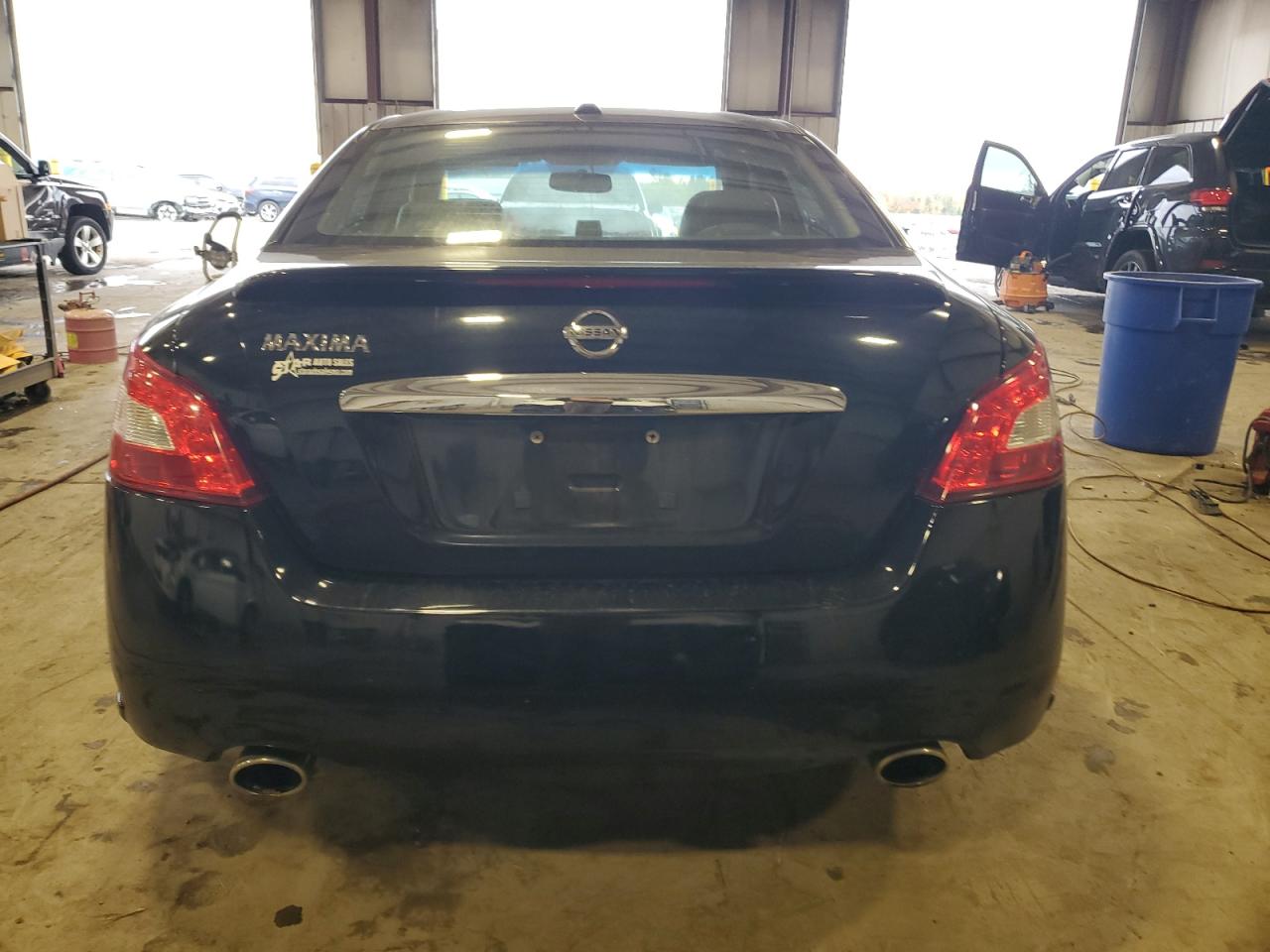 NISSAN MAXIMA S