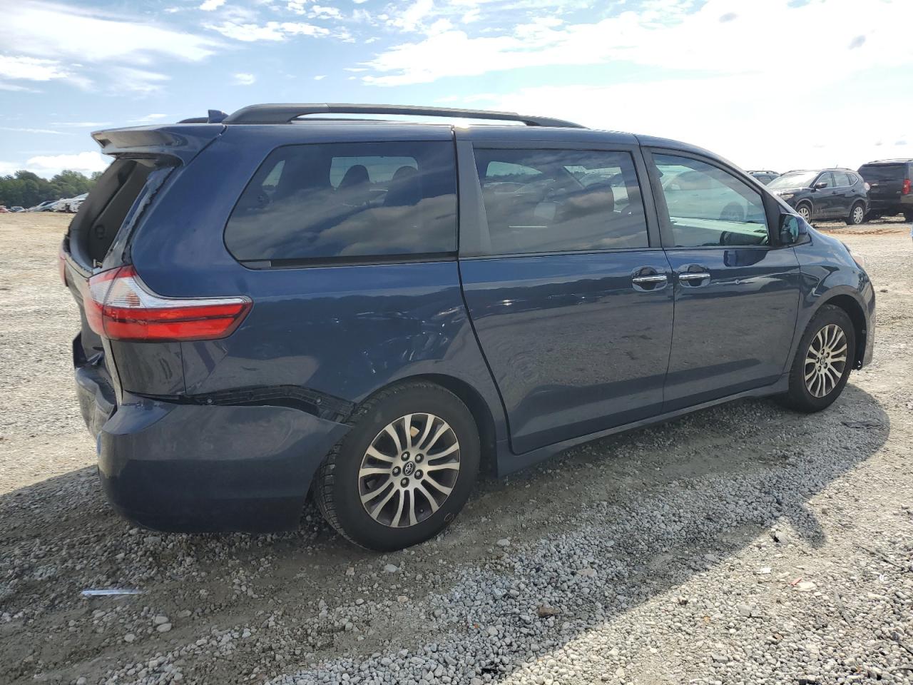 TOYOTA SIENNA XLE