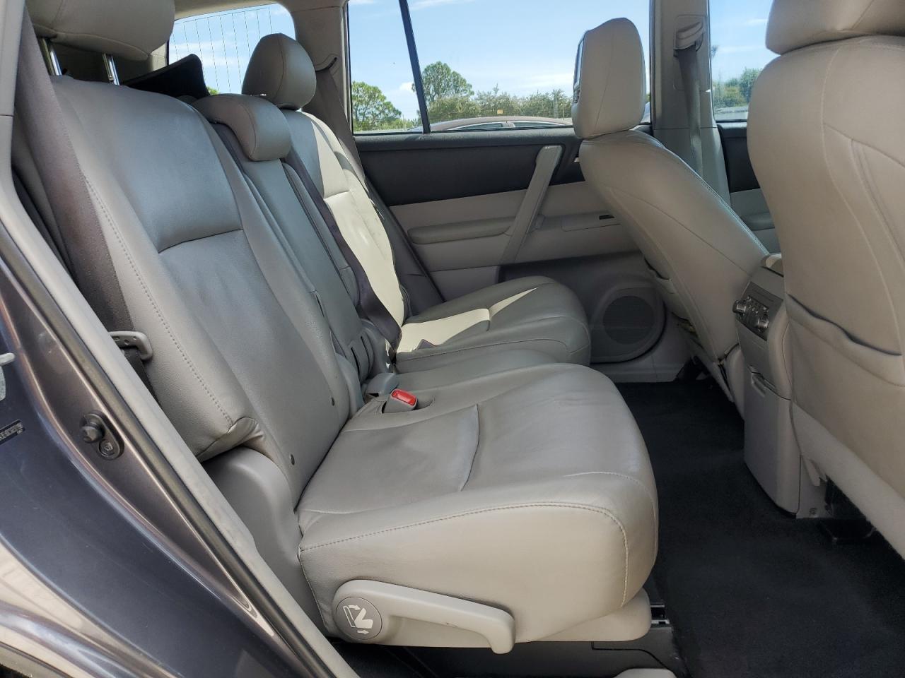 TOYOTA HIGHLANDER BASE