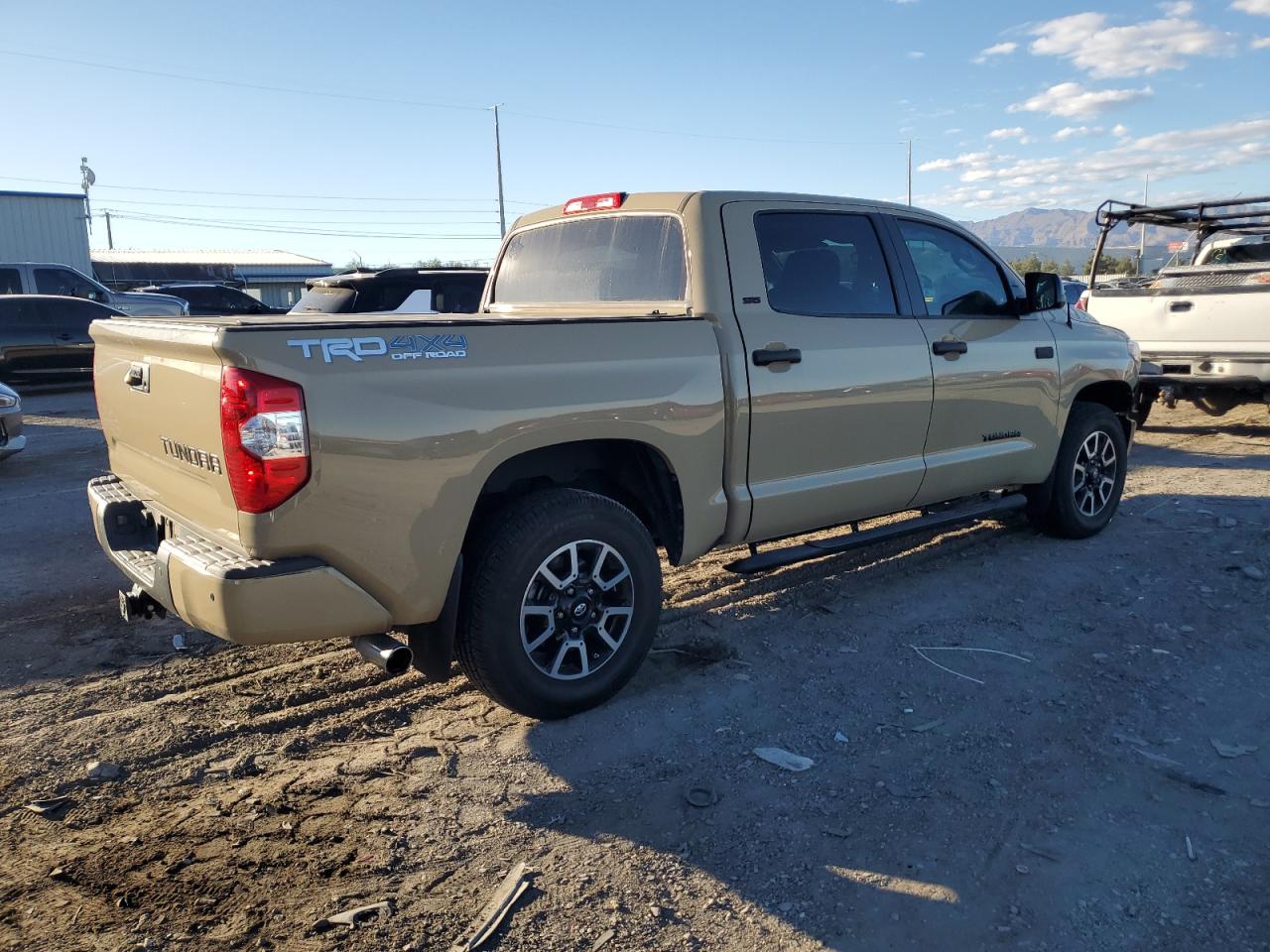 TOYOTA TUNDRA CREWMAX SR5