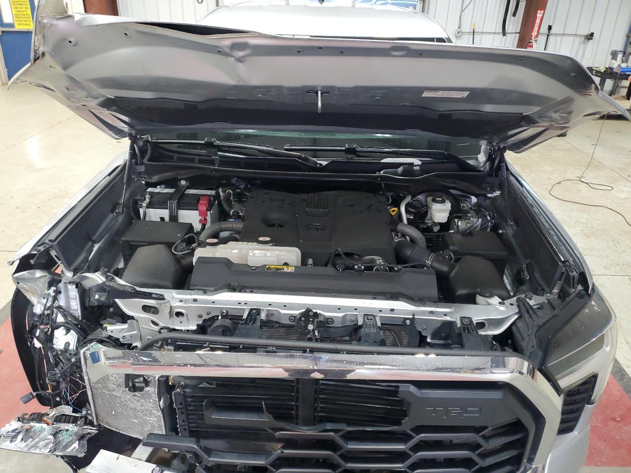 TOYOTA TUNDRA CREWMAX SR