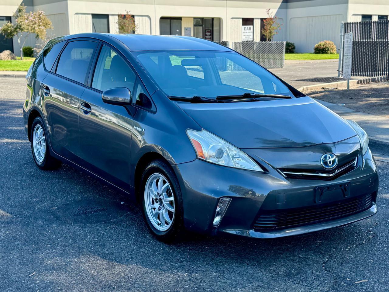 TOYOTA PRIUS V