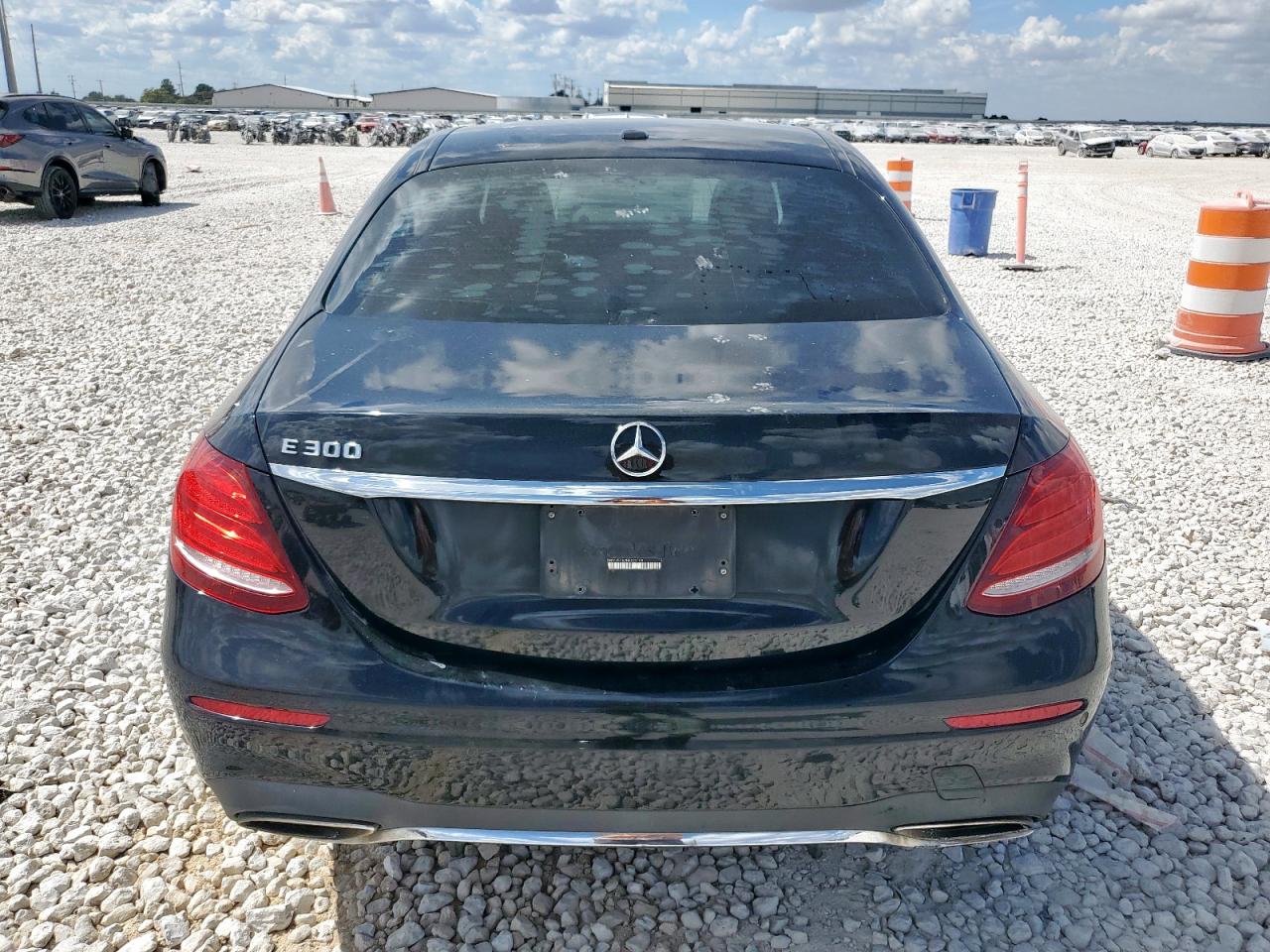 MERCEDES-BENZ E-CLASS 300