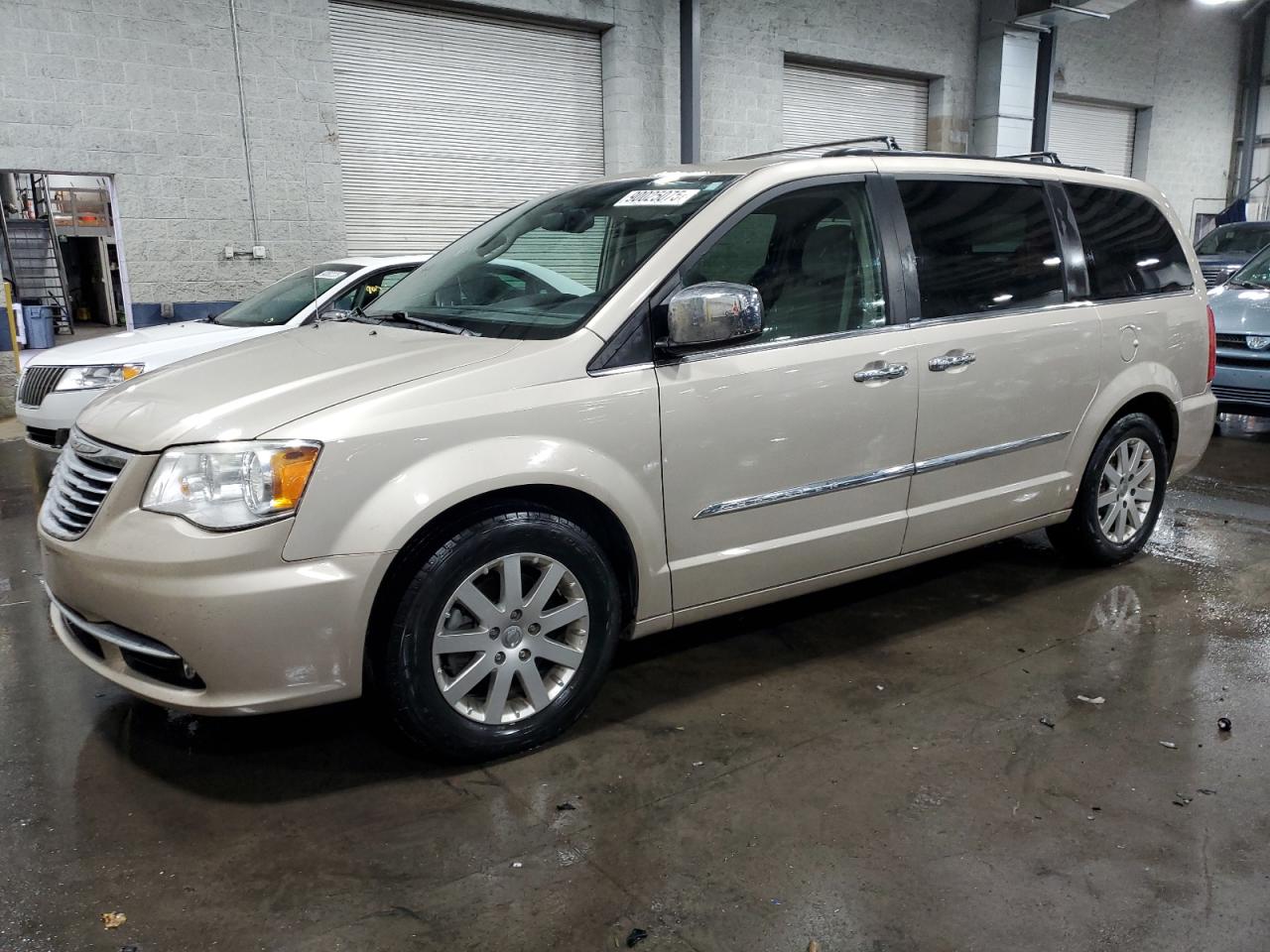 CHRYSLER TOWN & COUNTRY TOURING L