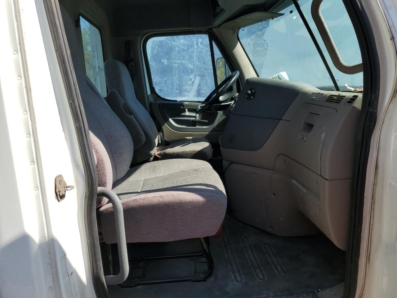 Lot #3280385951 2016 FREIGHTLINER CASCADIA 1