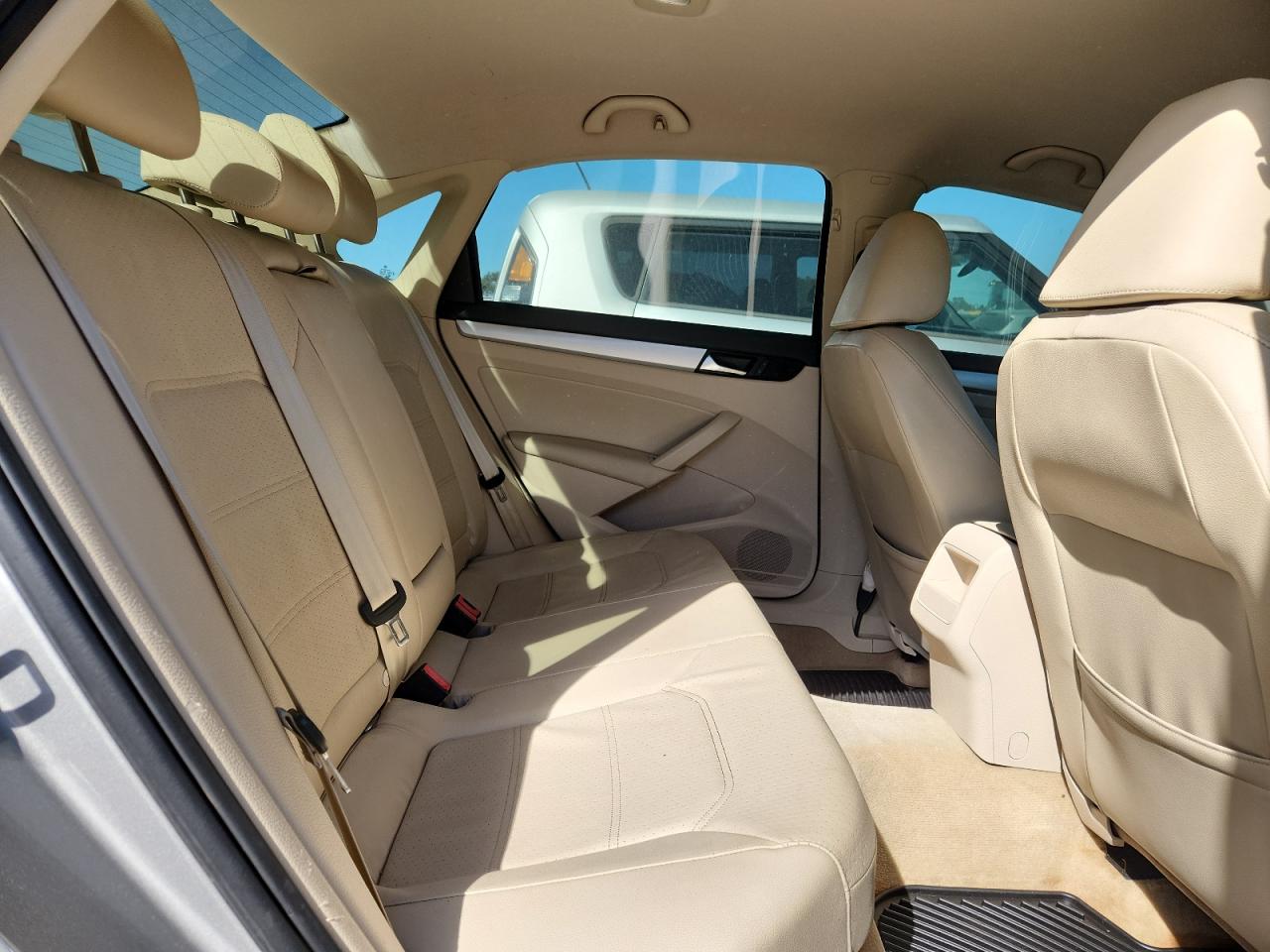 VOLKSWAGEN PASSAT SE