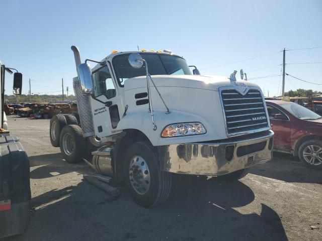 Global Auto Auctions: 2009 MACK 600 CXU