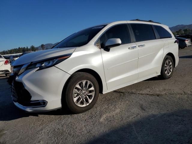 Global Auto Auctions: 2022 TOYOTA SIENNA XLE