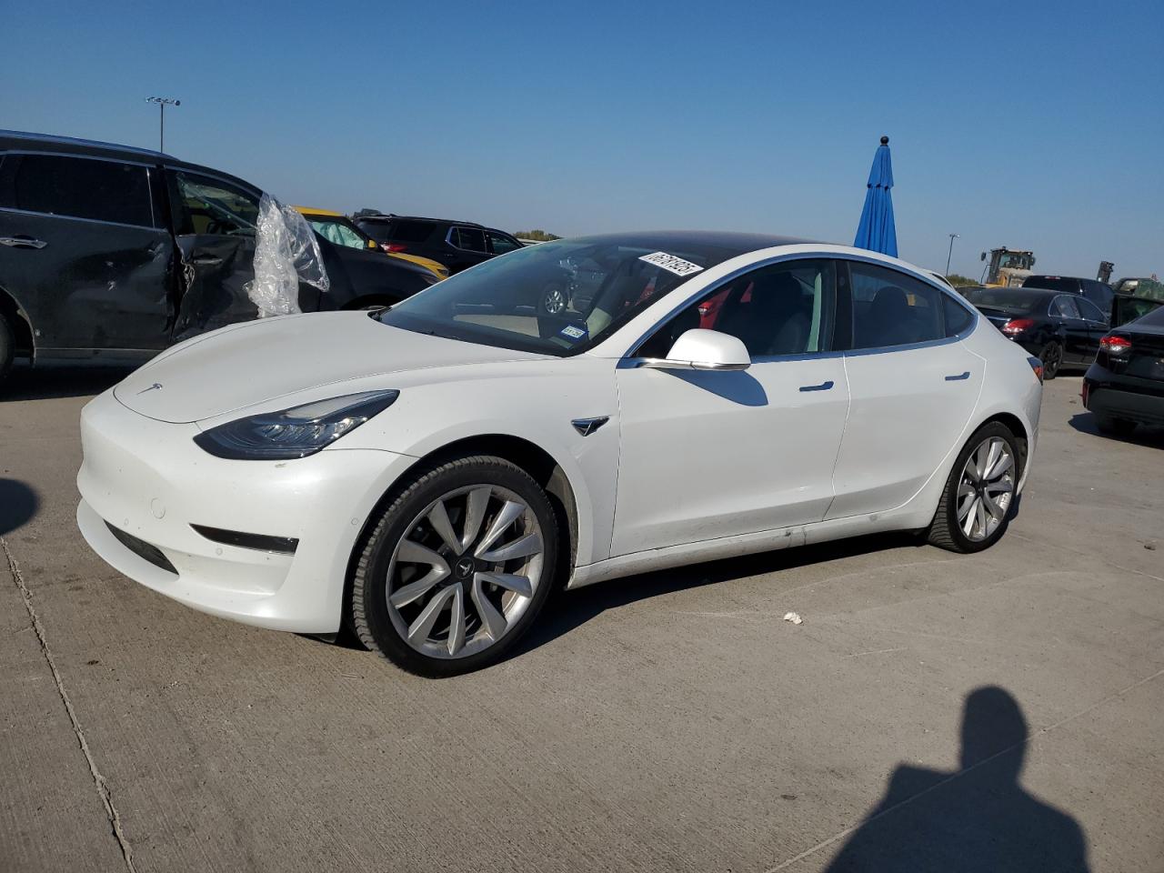 TESLA MODEL 3