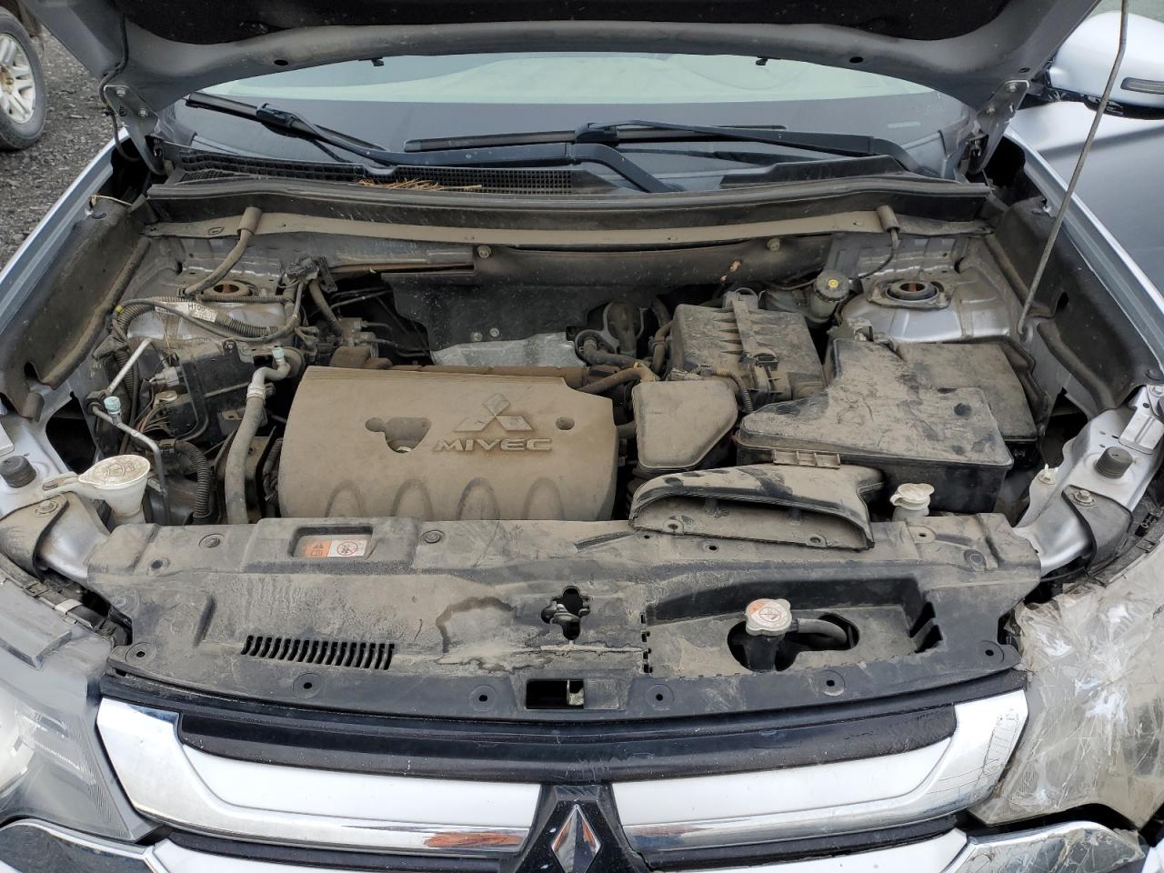 MITSUBISHI OUTLANDER SE