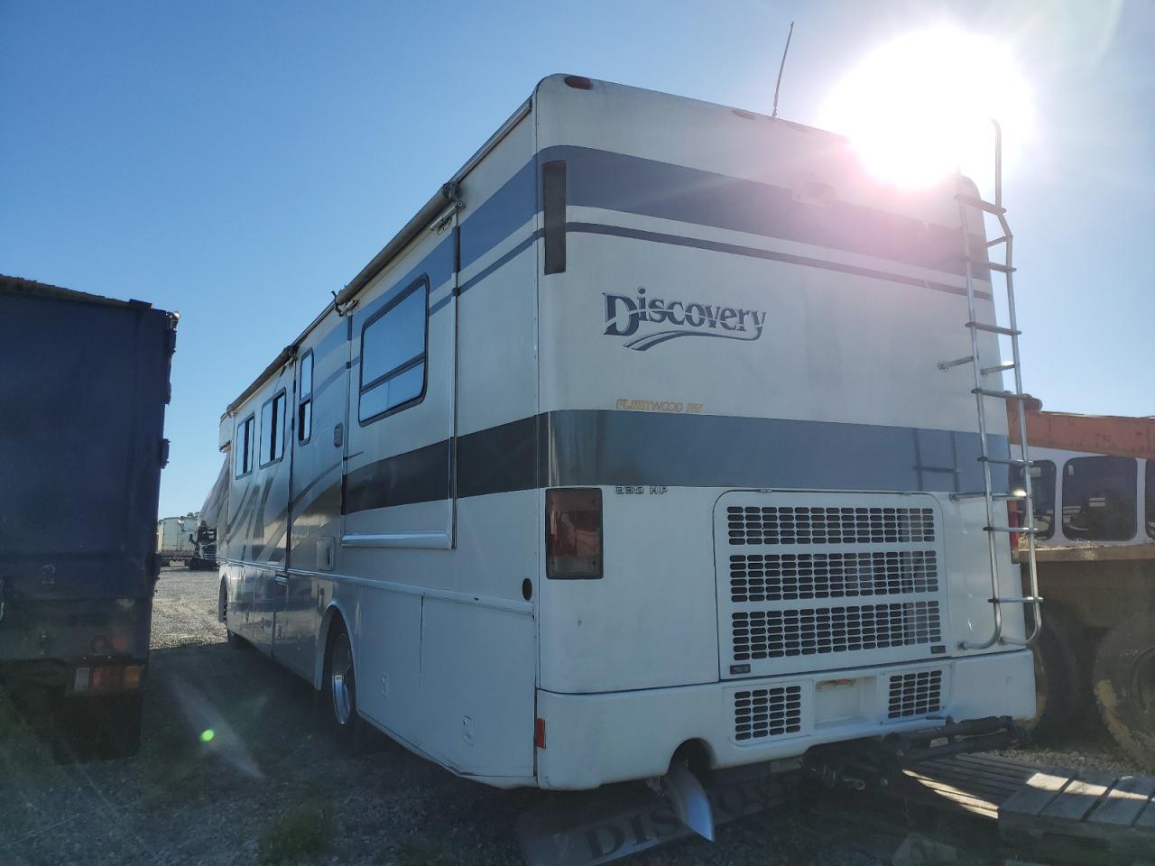Lot #3287722173 2001 FLEETWOOD DISCOVERY