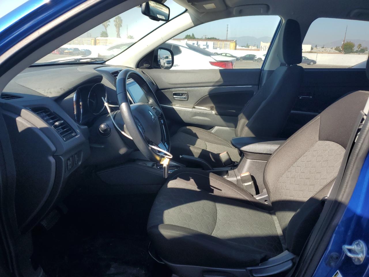 MITSUBISHI OUTLANDER SE